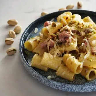 creation thumb for Mezzi rigatoni con mortadella, crema di formaggio al tartufo