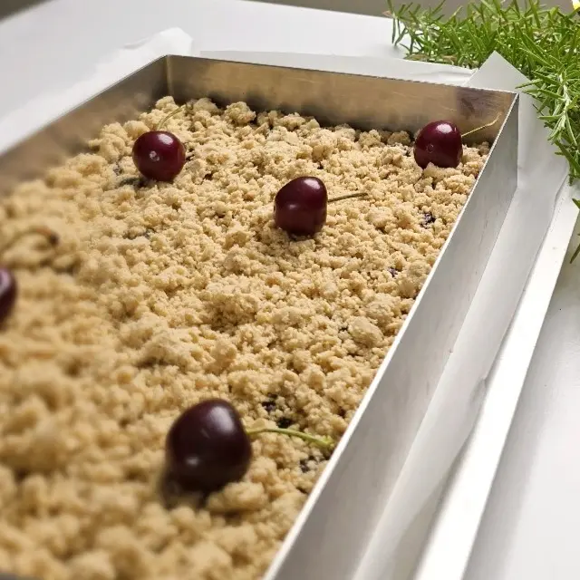 creation thumb for Crumble di cardamomo e ciliegia