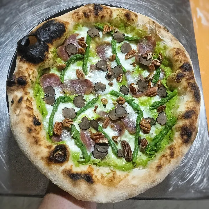 creation thumb for Pizza with Asparagus Cream, Soppressata and truffle