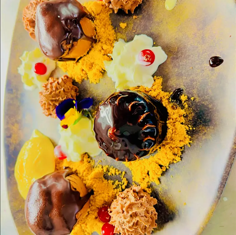 creation thumb for Chocolate mouses and vanilla ice cream 