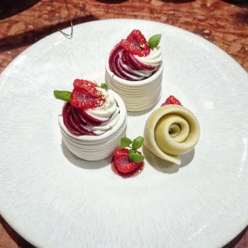 creation thumb for Vacherin, momo, raspberry, celeri, yogurt