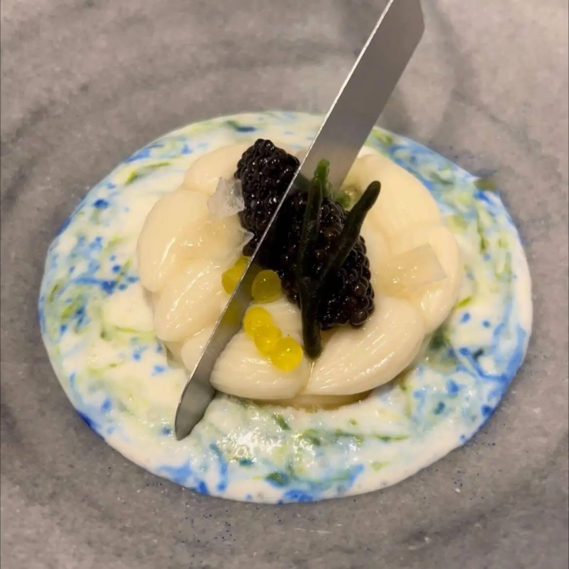 creation thumb for Austern-Tartar mit gefrorener Mandelmilch 🦪