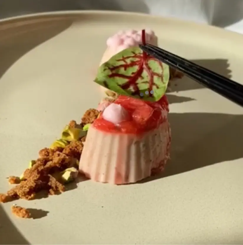 creation thumb for Panna Cotta ai Mirtilli Rossi con Tartar di Fragole