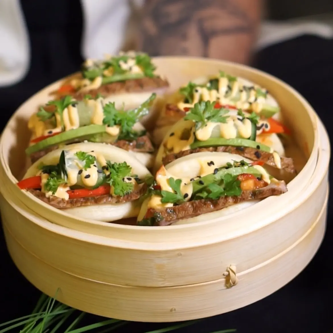 creation thumb for Bao mit knusprigem Schweinebauch und Romaine-Kimchi