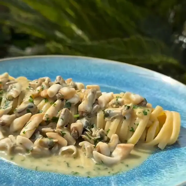 creation thumb for Linguine with Razor Clams