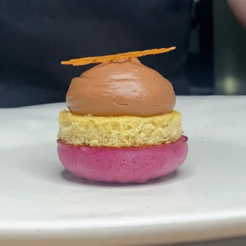 creation thumb for Petit Four mit Hibiskus und Schokolade