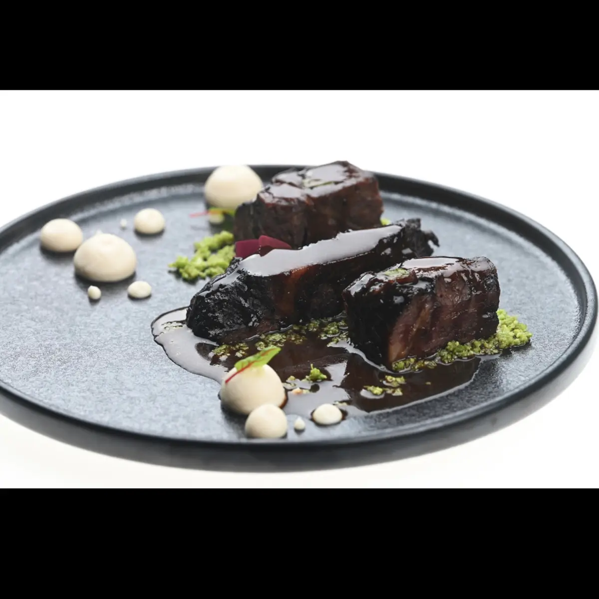 creation thumb for Beef cheeks, celeriac puree , vine sauce romanesco 