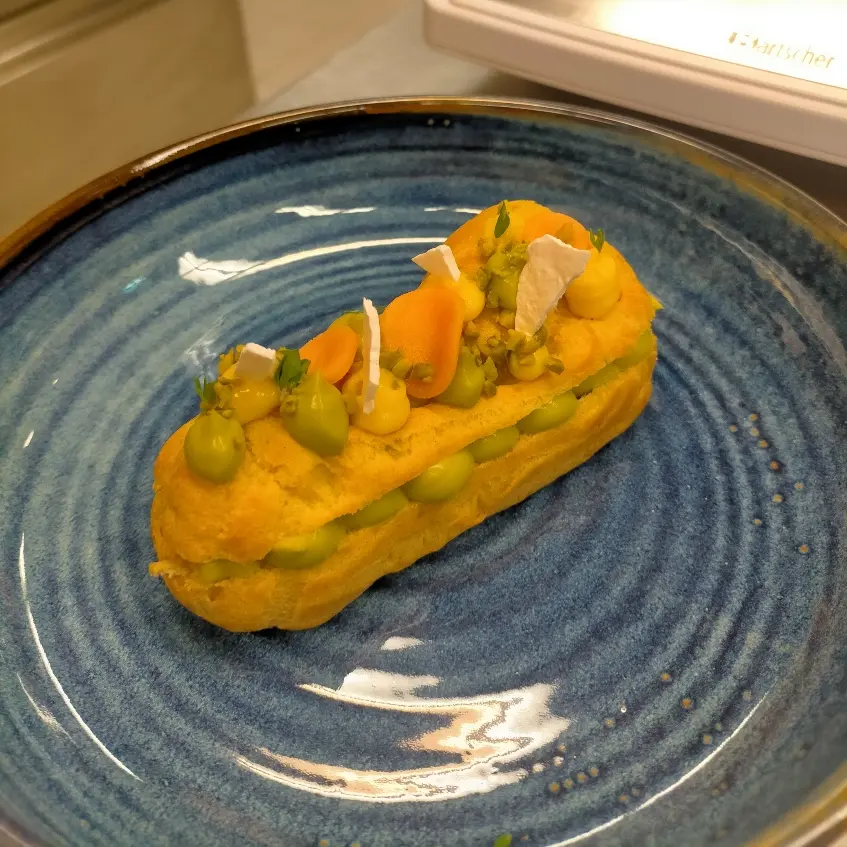 creation thumb for Eclair, passion and pistachio cream, Tangerine meringue