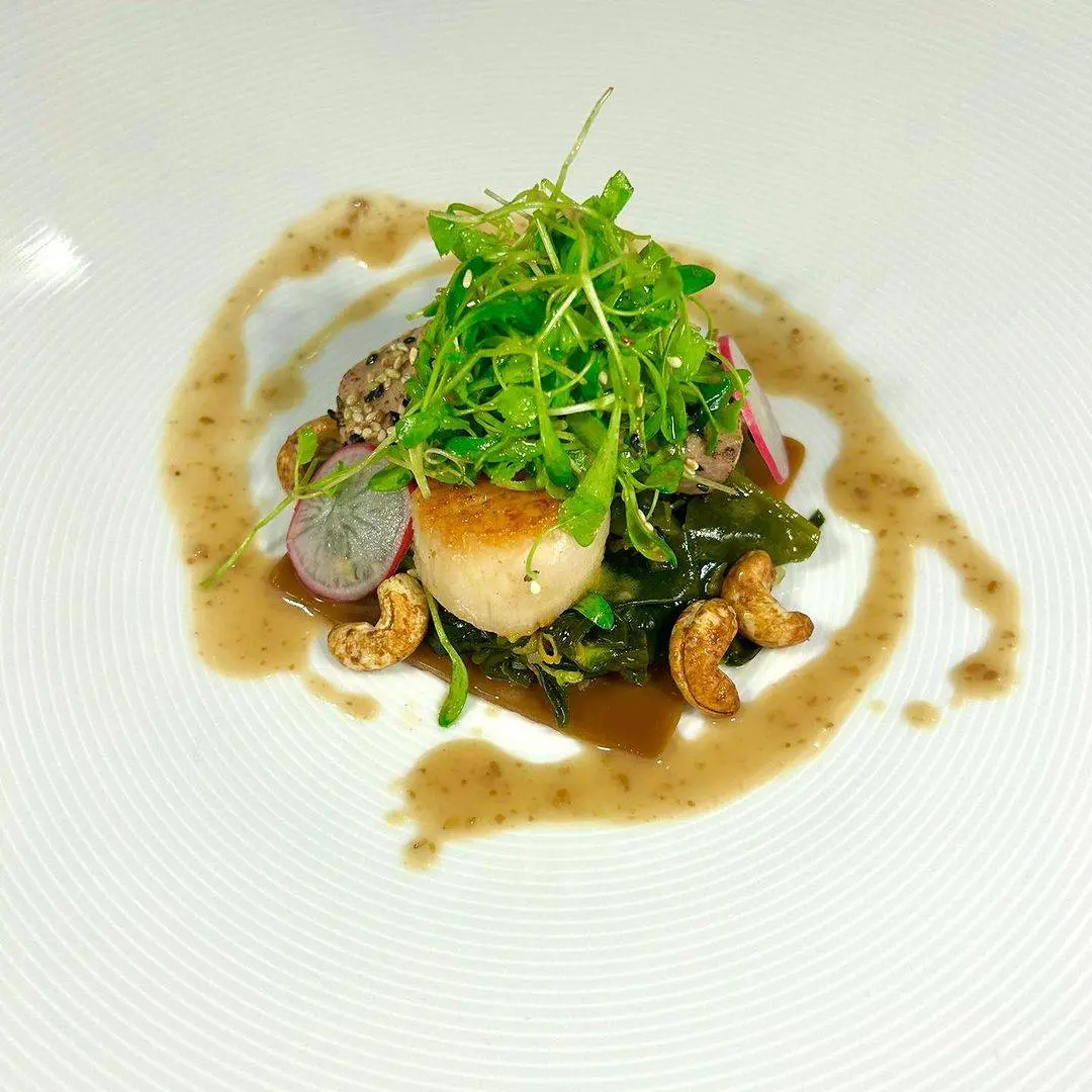 creation thumb for Seared Yellow Fin Tuna and Scallop on Wakame Seaweed Salad