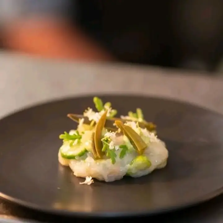 creation thumb for Spannerkrebs-Ceviche, eingelegte Seetang, Gurke und Avocado