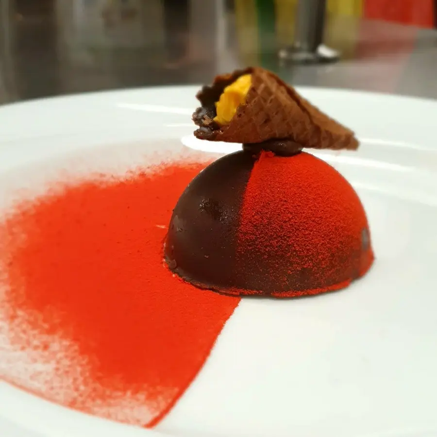 creation thumb for Praline - vanile mousse,erdnusse creme,schocolade bisquitt