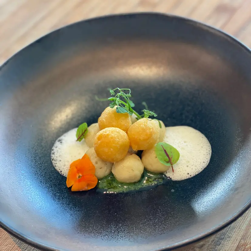 creation thumb for Gnocchi di ricotta, sfere croccanti di parmigiano, crema al prezzemolo
