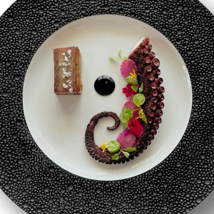 creation thumb for Pulpo a la parrilla con polvo de chapulín y salsa de recado negro
