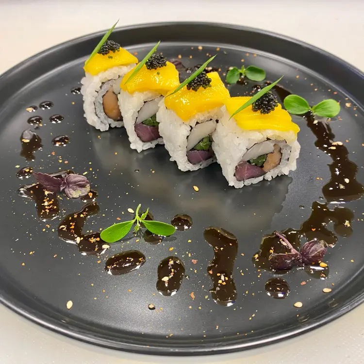 creation thumb for Sushi - Urmaki with raw salmon tuna & hamachi