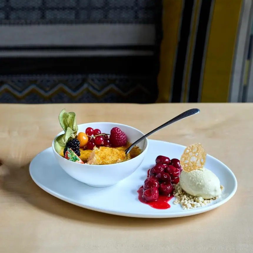 creation thumb for Creme brûlée/sour cherries/tonka bean ice cream