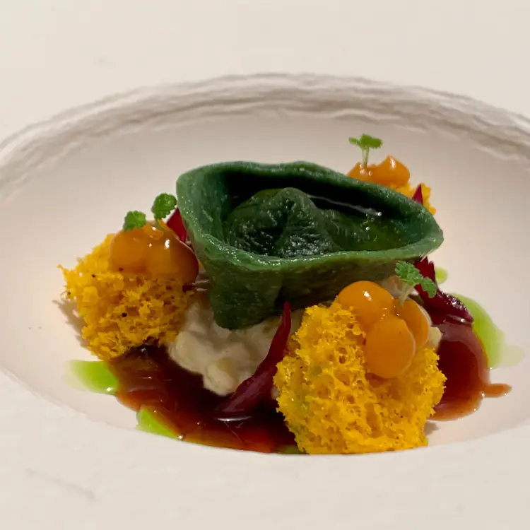 creation thumb for Spinat-Tofu-RoteBete-Ravioli/Karottenjus/Sanddorngel…