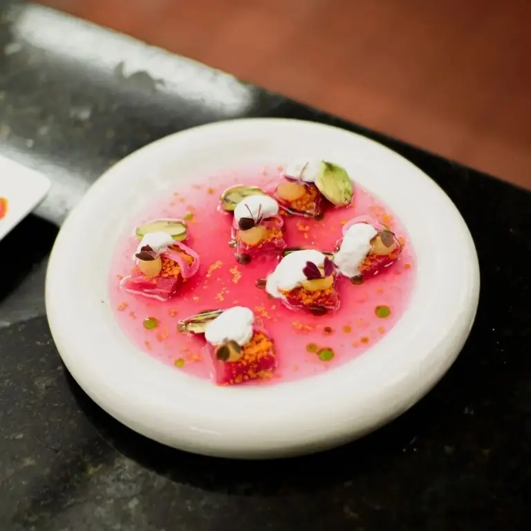 creation thumb for Ceviche di tonno rosso affumicato,amaranto,spuma di cocco,gel di lime🌺🐟🥥