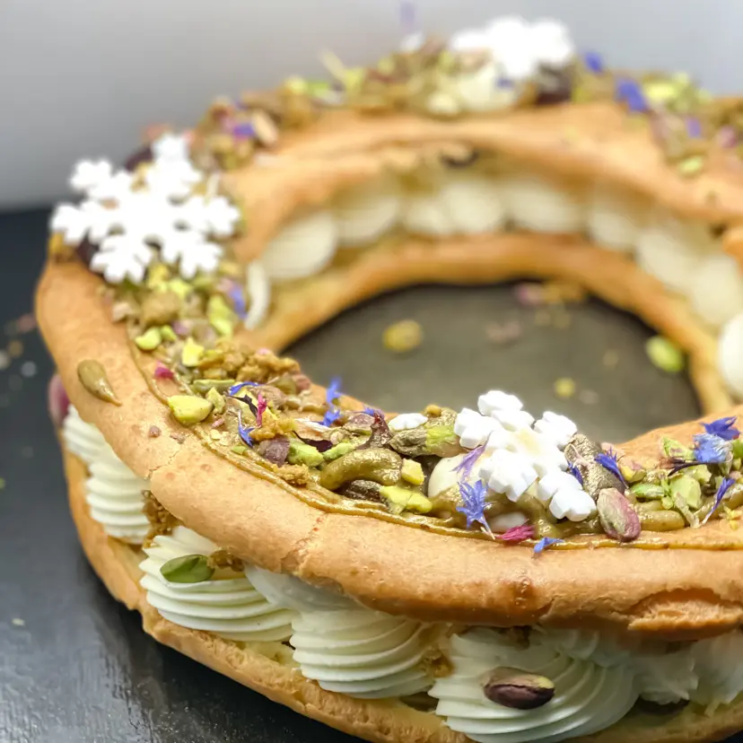 creation thumb for Paris Brest con vainilla, cereza y pistacho