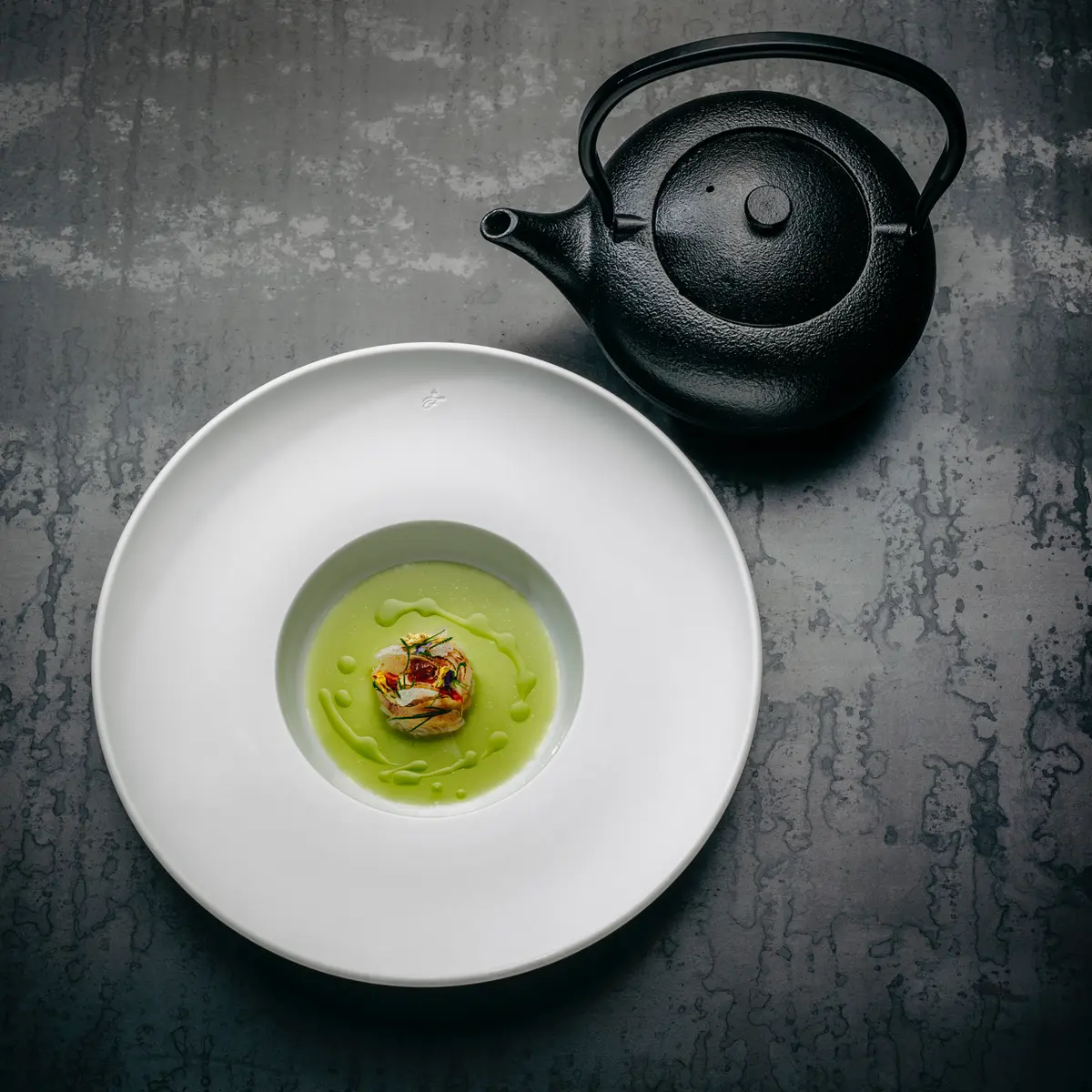 creation thumb for Hamachi, gepickelter Daikon,Yuzu Mayonnaise, Gazpacho Verde