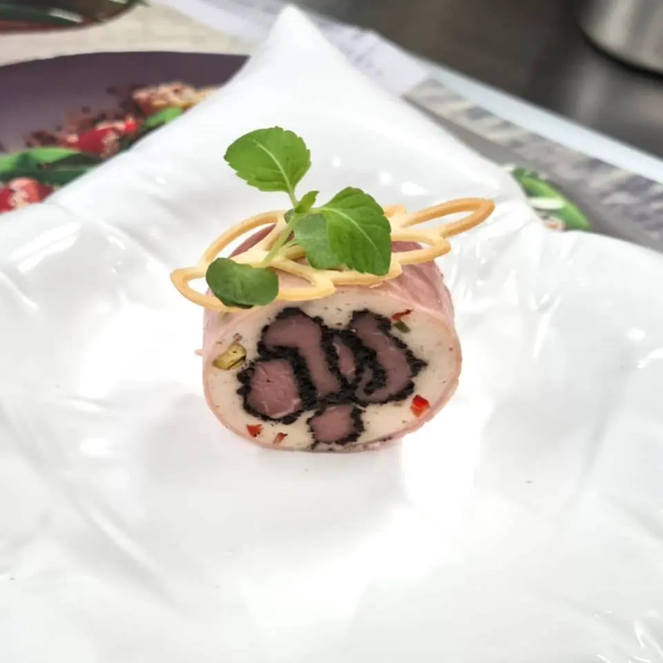creation thumb for Ballotina chicken with beef in olive powder