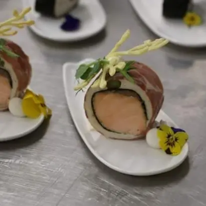 creation thumb for Salmon roll with asparagus and Prosciutto