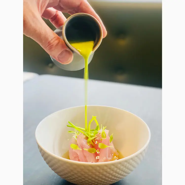 creation thumb for Cured king fish/Nashi pears/roasted leek puree/sorrel juice 