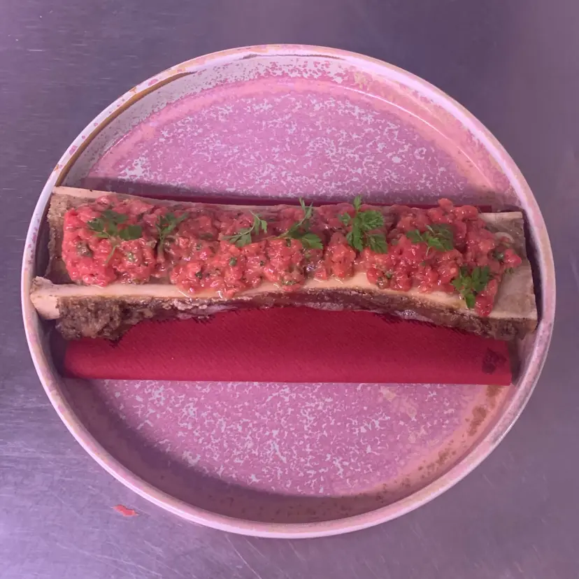 creation thumb for Gegrilltes Rinderknochenmark mit französischer Tartare
