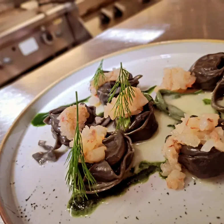 creation thumb for Tortello al nero di seppia, gamberi e pecorino