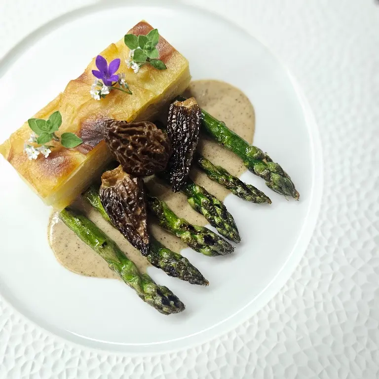 creation thumb for Grilled asparagus with morel cream sauce
