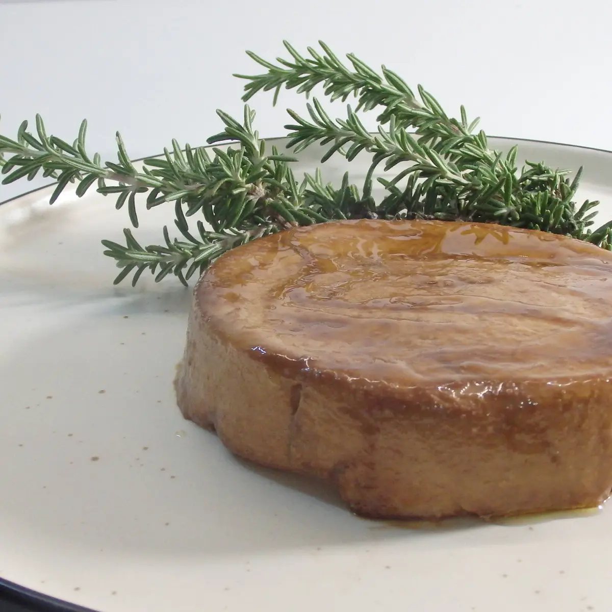 creation thumb for Queso vegetal de lentajas y avellanas con shoyu de lentenjas