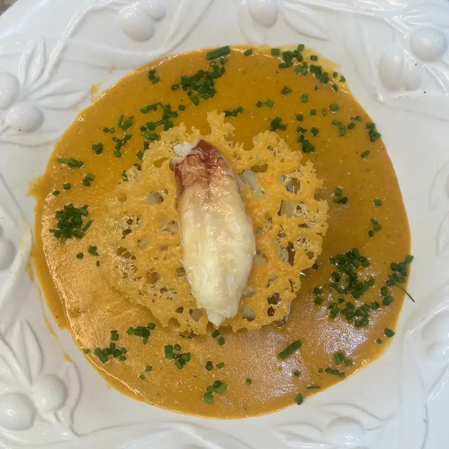 creation thumb for Krabbensuppe mit Parmesan-Tuiles & frischen Krabben
