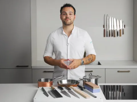 Jules Cooking, chef and creator, introducing his knife skills class